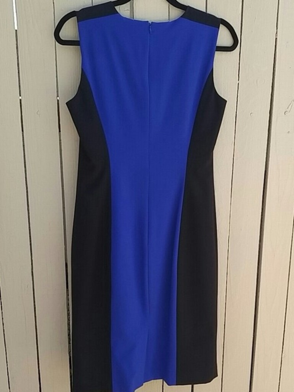 Sleek Sleeveless Colorblock Midi Dress in Blue and Black